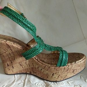 NWOT Funky green platform wedges